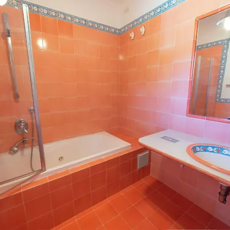 Villa With Swimming Pool & View *